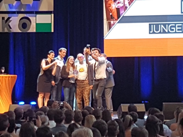 Kurz Zeiringer Gutmann Selfie on stage